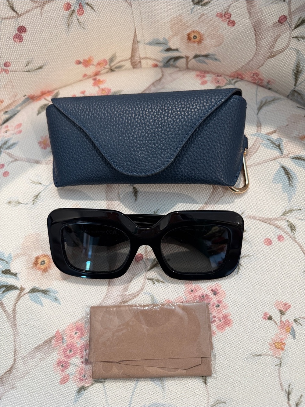 Loewe anagram logo sunglasses black